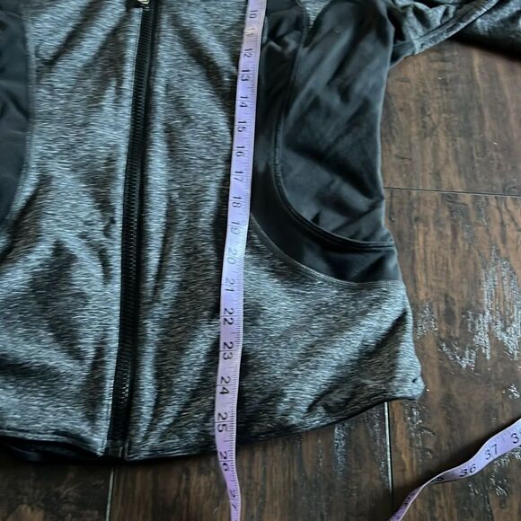 LULULEMON Heather Grey Reversible Jacket Size 12 black on one side grey black - Picture 6 of 13